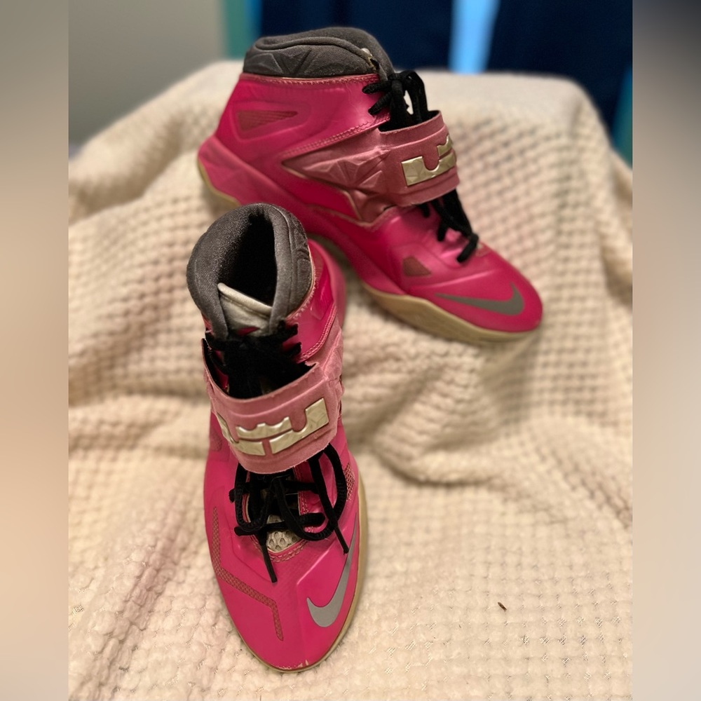 Nike Lebron James Soldiers Think Pink High Top Shoes